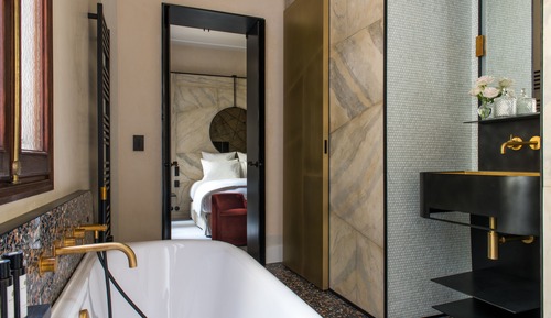 Habitación doble superior, 1 cama de matrimonio grande, acceso a la piscina