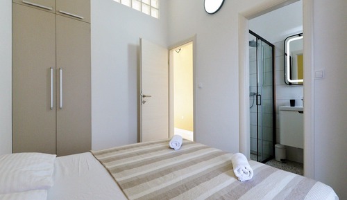 Apartamento (One bedroom apartment with Balcony an)