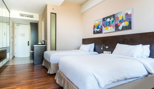Habitación Deluxe con 2 camas individuales, varias camas, balcón
