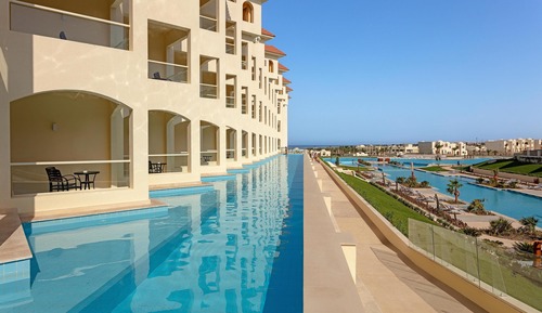 Habitación doble superior, acceso a la piscina