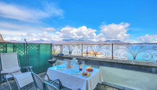 Ático familiar, 1 habitación, junto a la playa (Rooftop On Stresa Lake View)