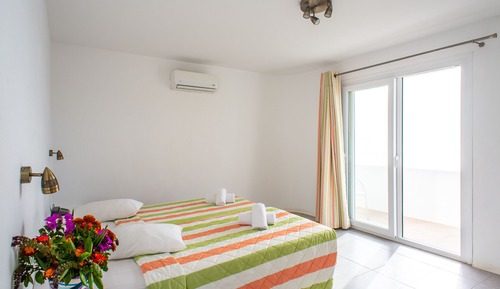 Habitación superior con 1 cama doble o 2 individuales