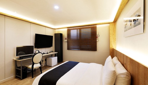 Habitación estándar doble (Breakfast not provided on Monday)