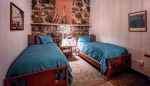 European Style Hostel - Shared Bathroom - No Windows