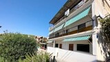 Apartment (Kaza - 50m from the beach with parkin)