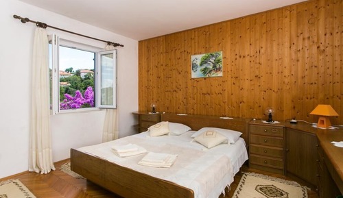 Apartamento (Three Bedroom Apartment with Terrace)