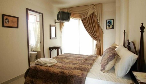 Habitación Confort con 1 cama doble o 2 individuales