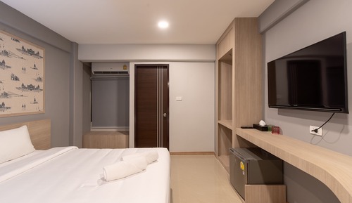Superior Corner Room