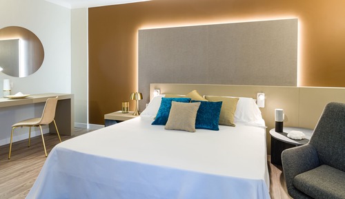 Habitación junior con 1 cama doble o 2 individuales