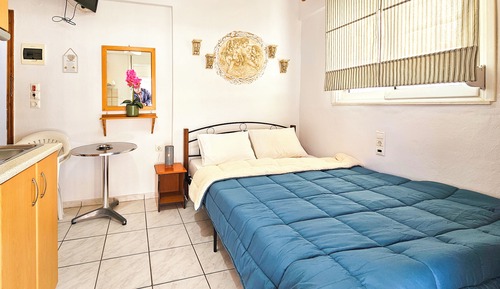 Habitación básica doble, 1 cama doble, no fumadores, balcón