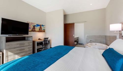 Suite, 1 cama de matrimonio grande, no fumadores, bañera de hidromasaje (with Sofabed)