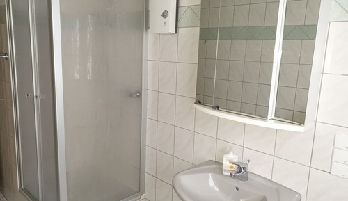 Habitación individual, baño compartido