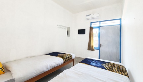 Habitación básica con 2 camas individuales