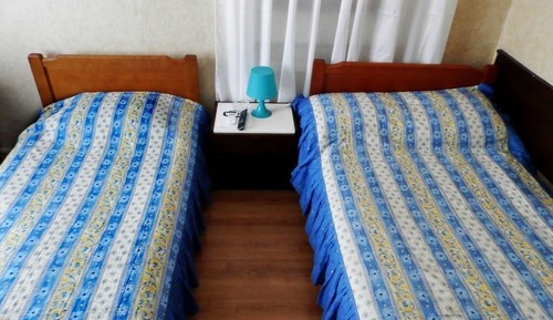Habitación básica con 1 cama doble o 2 individuales