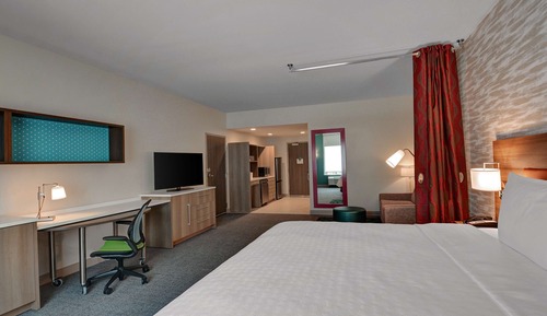 Suite estudio estándar, 1 cama de matrimonio grande, no fumadores (Roll-In Shower)