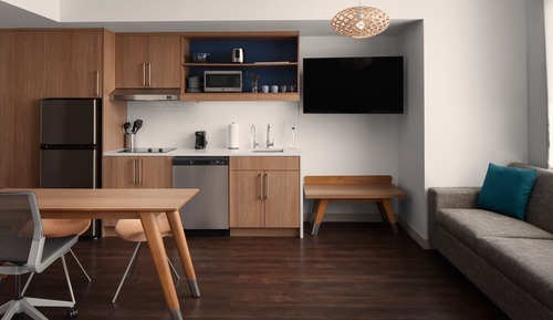 Suite, 1 habitación, vistas a la montaña (Mobility/Hearing Access, Roll-In Shwr)