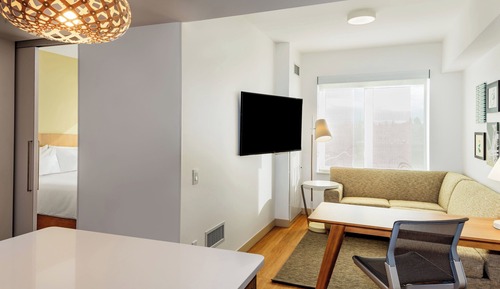 Suite, 1 habitación (Mobility/Hearing Access, Roll-In Shwr)