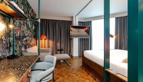Premium King Room
