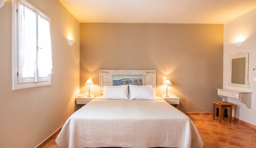 Habitación superior, vistas parciales al mar