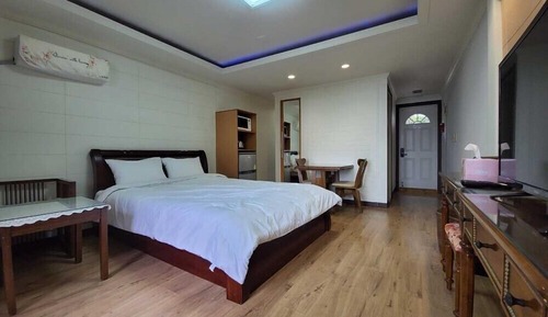 Habitación (Goldenbell flower)