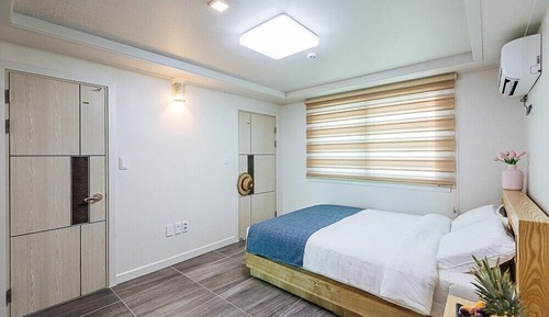 Room (Ocean)