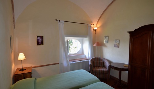 Habitación básica con 1 cama doble o 2 individuales