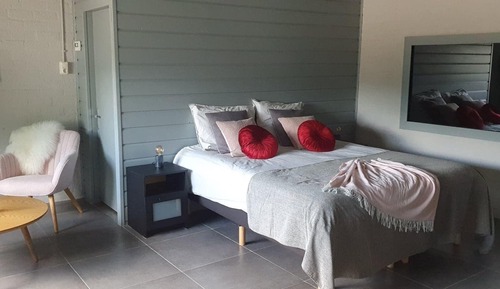 Estudio Confort, 1 cama de matrimonio, no fumadores, planta baja