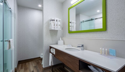 Habitación, 1 cama de matrimonio grande con sofá cama, accesible para personas con discapacidad