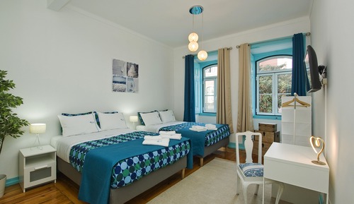 Deluxe Quadruple Room  with private toilet