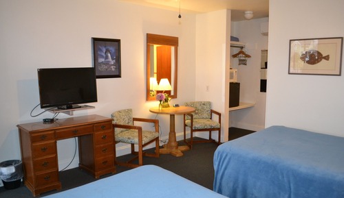 Habitación estándar doble, 2 camas dobles, no fumadores (Not Pet friendly)
