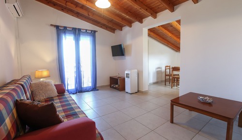 Ático clásico, 1 habitación, vistas parciales al mar