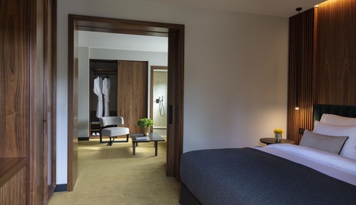 Suite (The Lynx)