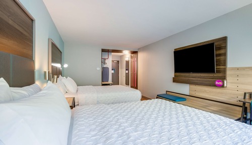 Habitación, 2 camas de matrimonio, accesible para personas con discapacidad (Hearing)