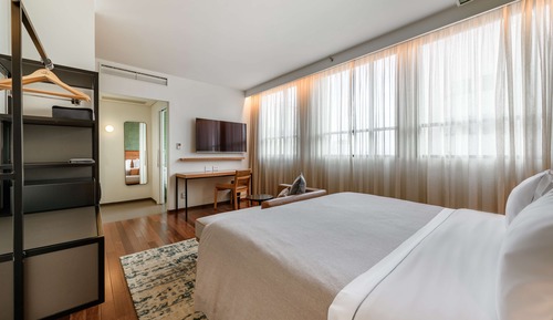 1 King Bed Premium Room