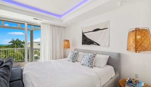 Ático de lujo, 2 habitaciones, balcón, vistas al mar