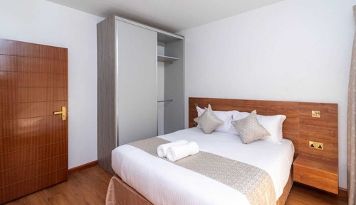 Apartamento ejecutivo, 2 habitaciones, vistas a la piscina