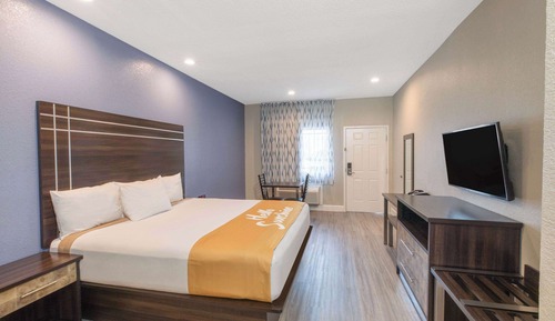 Habitación, 1 cama de matrimonio grande, no fumadores (Mobility/Hearing, Roll-In Shower)