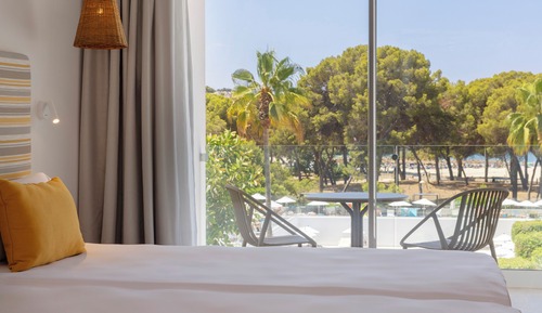 Habitación doble, balcón (Partial Beach View)