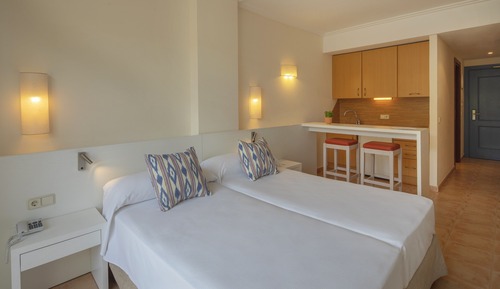 Estudio, balcón (3 adults)