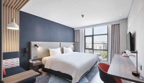 Habitación estándar, 1 cama de matrimonio grande, vistas a la ciudad