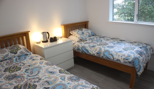 Habitación con 2 camas individuales, baño privado (Small En-suite Twin Room)