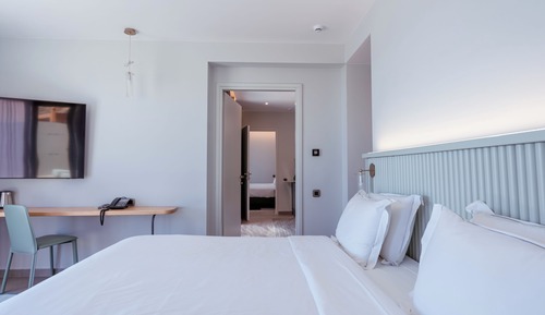 Grand Suite with Private Pool &amp; Outdoor living area - Sea View