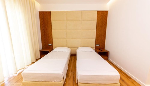 Habitación con 1 cama doble o 2 individuales, balcón