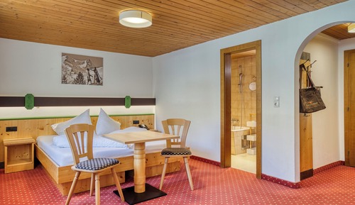 Habitación económica, en edificio anexo