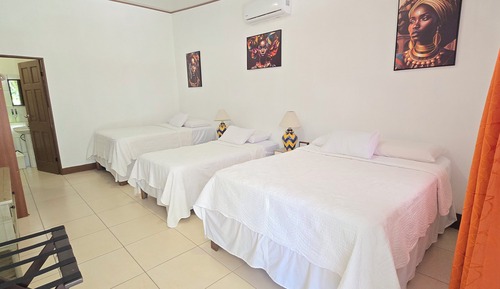 Habitación familiar, vistas al jardín (With AC)