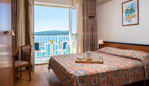 Superior double room with sea view balcony, additional bed