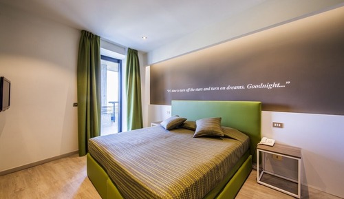 Habitación con 1 cama doble o 2 individuales, balcón (Grotte di Catullo 1st floor)