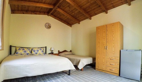 Bungalow with shared WC
