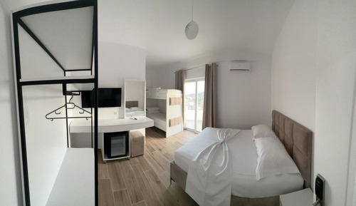 Habitación triple, balcón