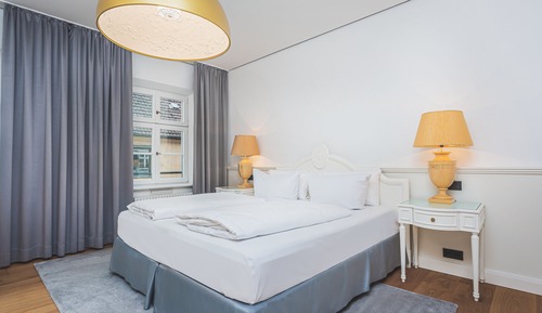 Habitación doble (Adelszimmer, street view)